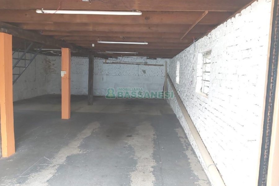 Casa, 4 dormitórios, 1 vaga, no bairro Rio Branco em Caxias do Sul para Comprar