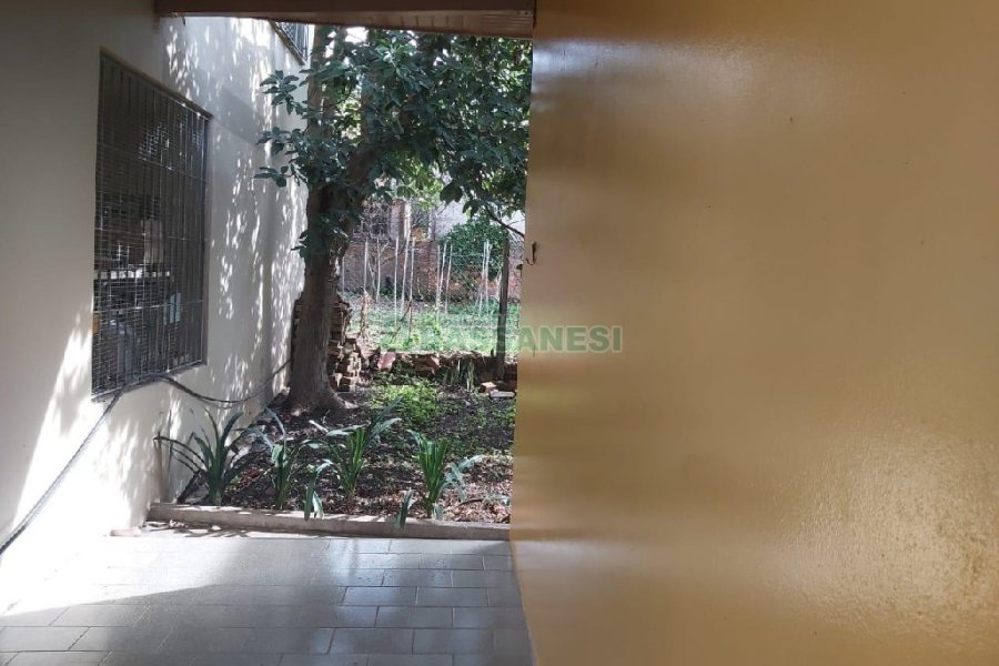 Casa, 4 dormitórios, 1 vaga, no bairro Rio Branco em Caxias do Sul para Comprar