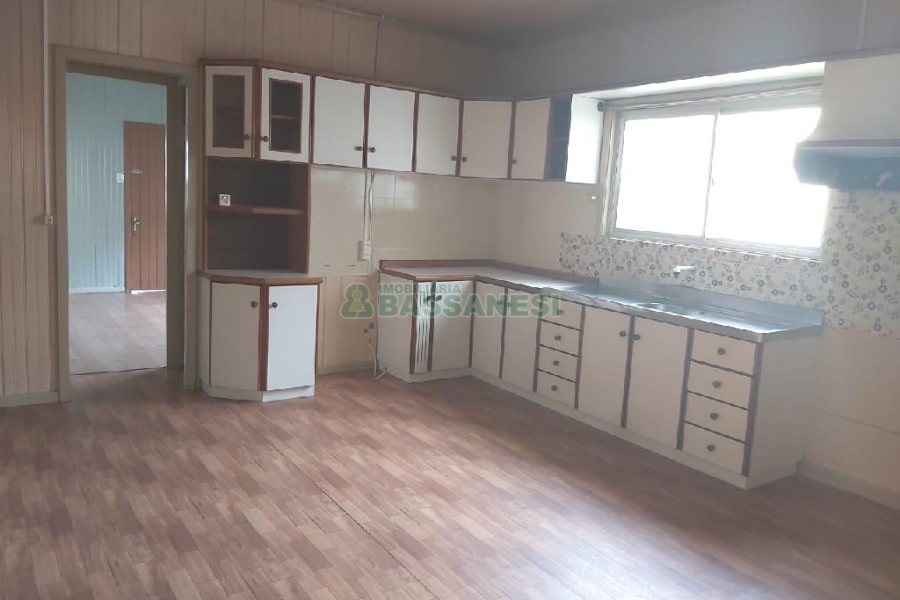 Casa, 4 dormitórios, 1 vaga, no bairro Rio Branco em Caxias do Sul para Comprar