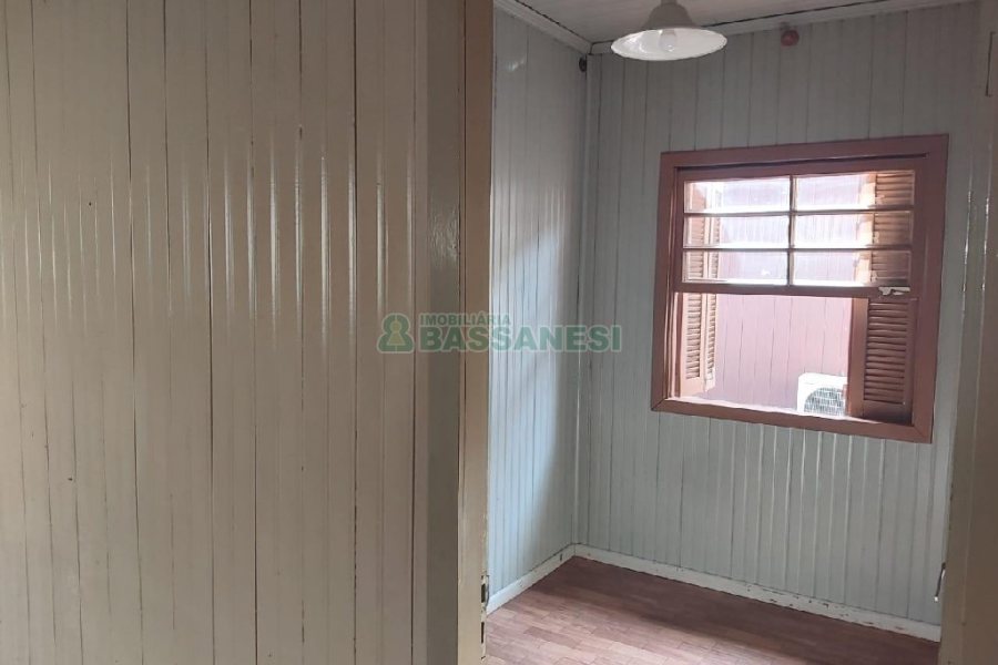 Casa, 4 dormitórios, 1 vaga, no bairro Rio Branco em Caxias do Sul para Comprar