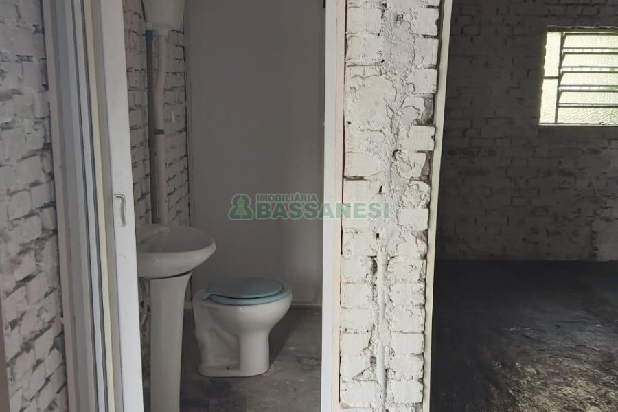 Casa, 4 dormitórios, 1 vaga, no bairro Rio Branco em Caxias do Sul para Comprar