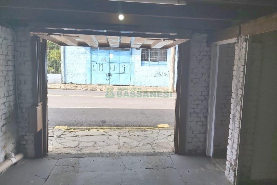 Casa, 4 dormitórios, 1 vaga, no bairro Rio Branco em Caxias do Sul para Comprar