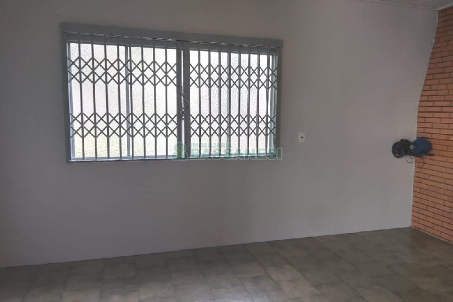 Casa, 4 dormitórios, 1 vaga, no bairro Rio Branco em Caxias do Sul para Comprar