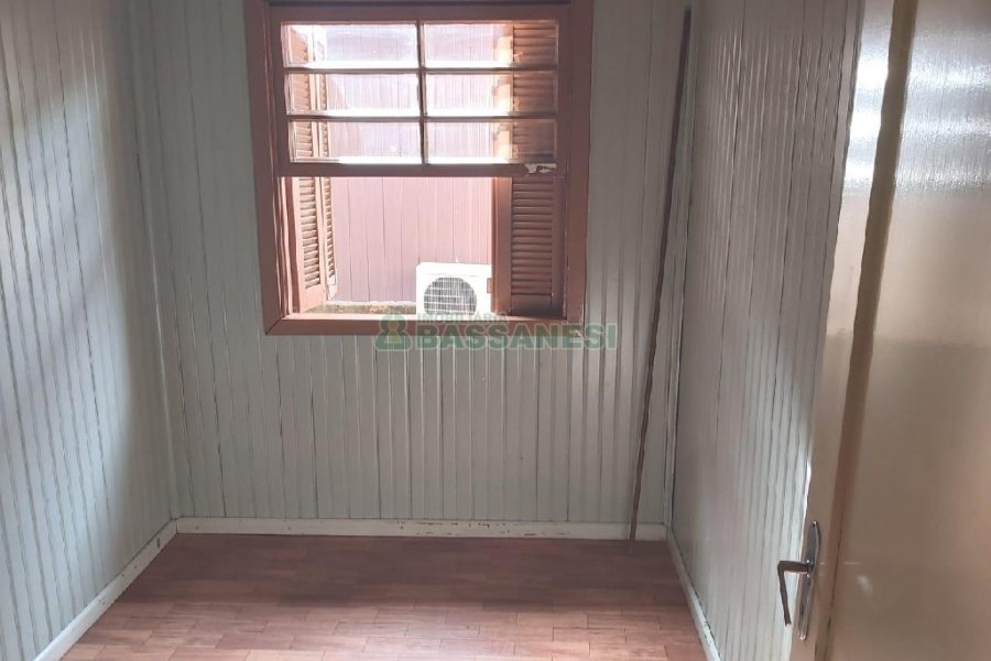 Casa, 4 dormitórios, 1 vaga, no bairro Rio Branco em Caxias do Sul para Comprar