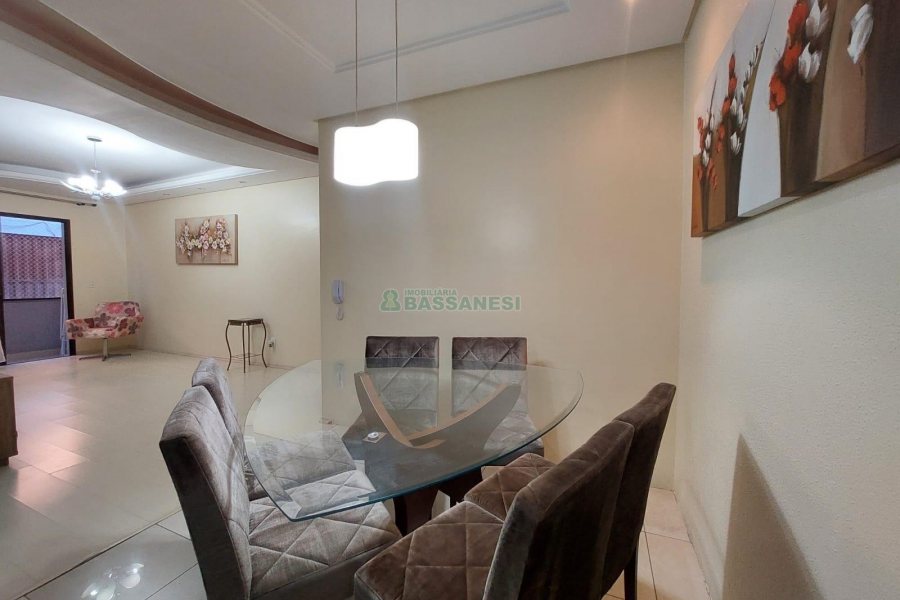 Apto Mobiliado com 112m², 3 dormitórios, 1 vaga, no bairro Sagrada Família em Caxias do Sul para Alugar