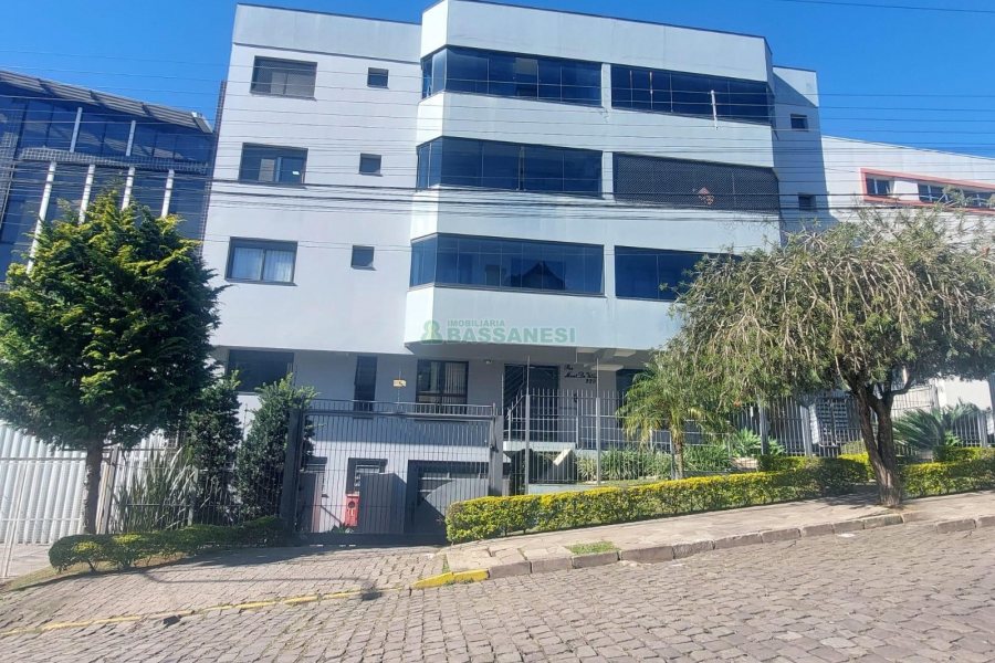 Apto Mobiliado com 112m², 3 dormitórios, 1 vaga, no bairro Sagrada Família em Caxias do Sul para Alugar