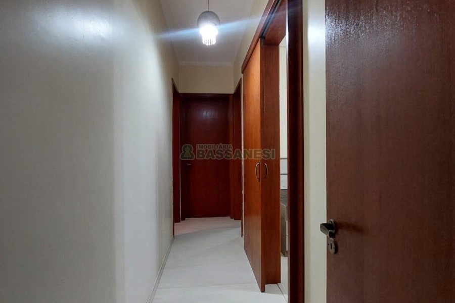 Apto Mobiliado com 112m², 3 dormitórios, 1 vaga, no bairro Sagrada Família em Caxias do Sul para Alugar