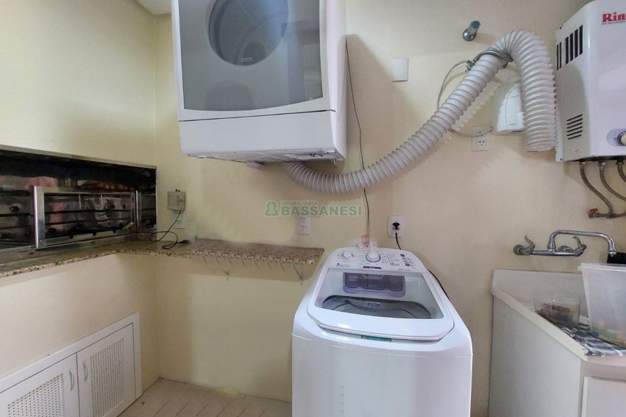 Apto Mobiliado com 112m², 3 dormitórios, 1 vaga, no bairro Sagrada Família em Caxias do Sul para Alugar