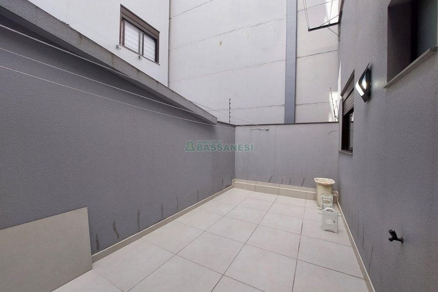 Apto Mobiliado com 112m², 3 dormitórios, 1 vaga, no bairro Sagrada Família em Caxias do Sul para Alugar
