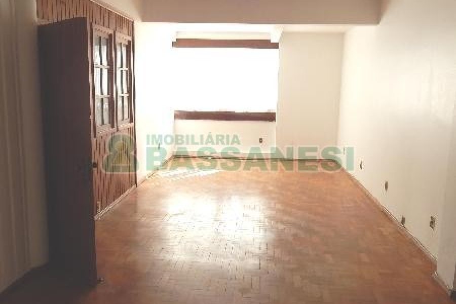 Sala com 140m², no bairro Centro em Caxias do Sul para Comprar