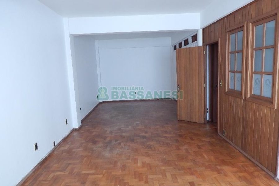 Sala com 140m², no bairro Centro em Caxias do Sul para Comprar
