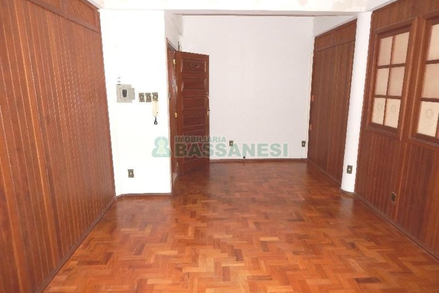 Sala com 140m², no bairro Centro em Caxias do Sul para Comprar