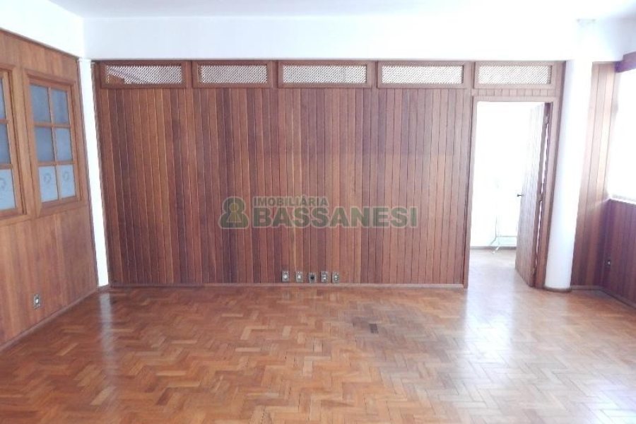 Sala com 140m², no bairro Centro em Caxias do Sul para Comprar