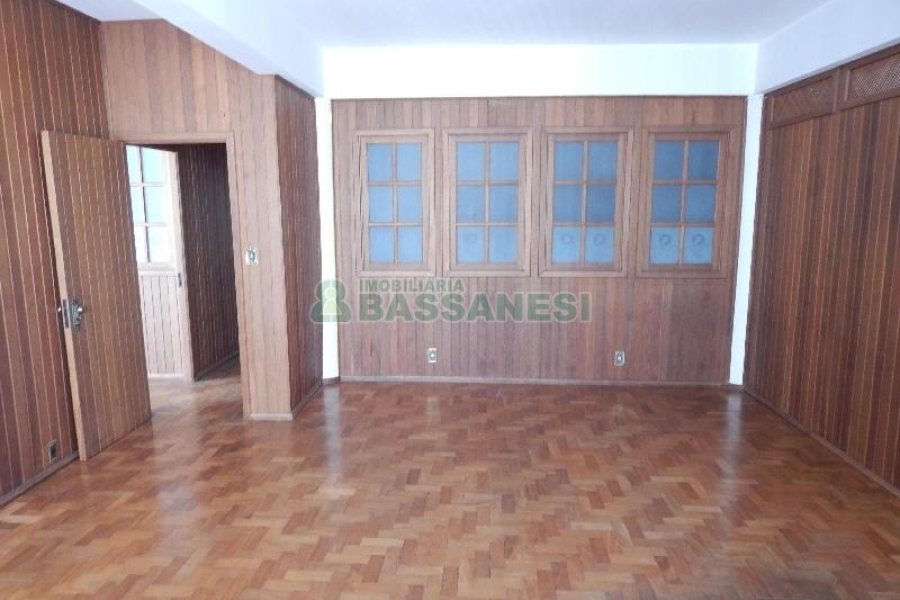 Sala com 140m², no bairro Centro em Caxias do Sul para Comprar