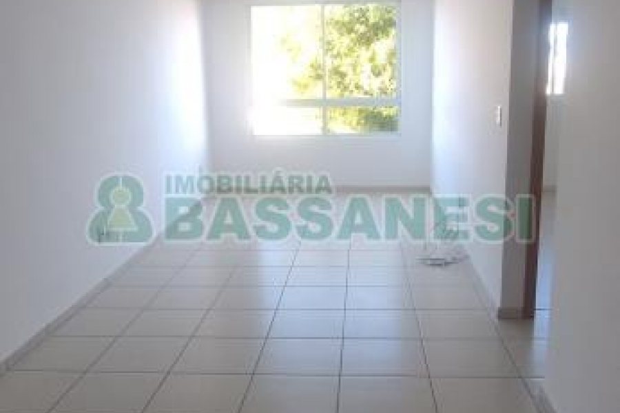 Apartamento com 63m², 2 dormitórios, 1 vaga, no bairro Madureira em Caxias do Sul para Comprar