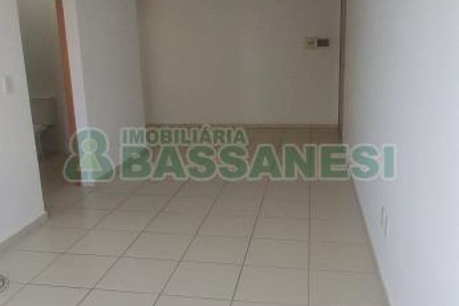 Apartamento com 63m², 2 dormitórios, 1 vaga, no bairro Madureira em Caxias do Sul para Comprar