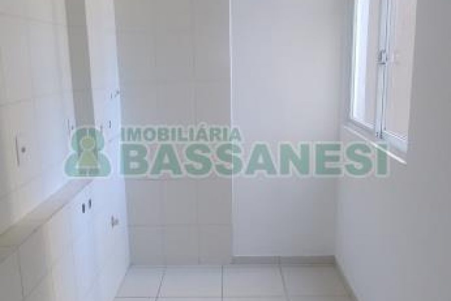 Apartamento com 63m², 2 dormitórios, 1 vaga, no bairro Madureira em Caxias do Sul para Comprar
