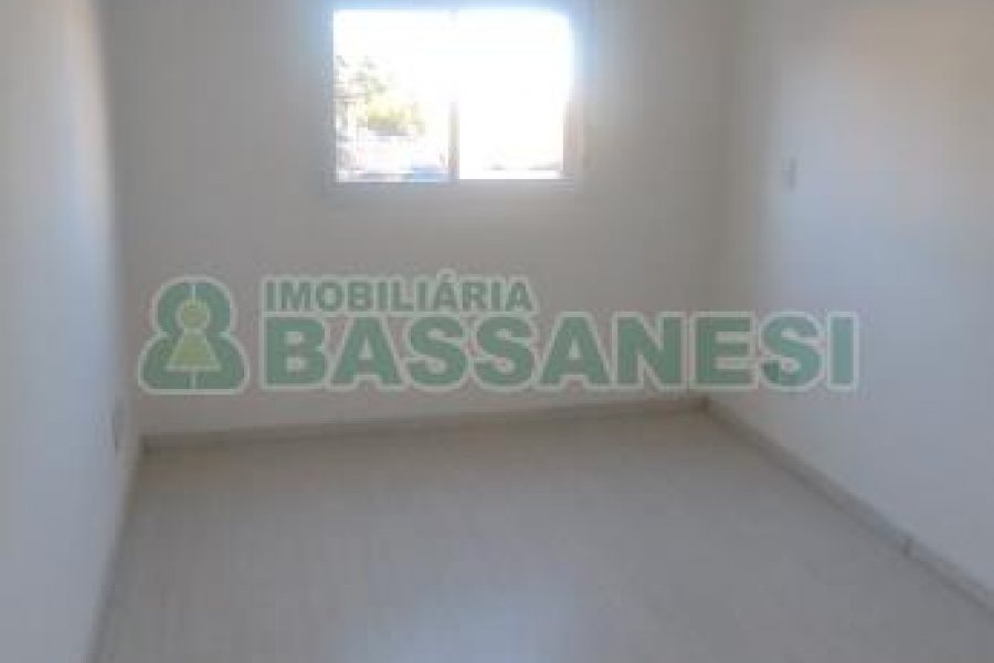 Apartamento com 63m², 2 dormitórios, 1 vaga, no bairro Madureira em Caxias do Sul para Comprar