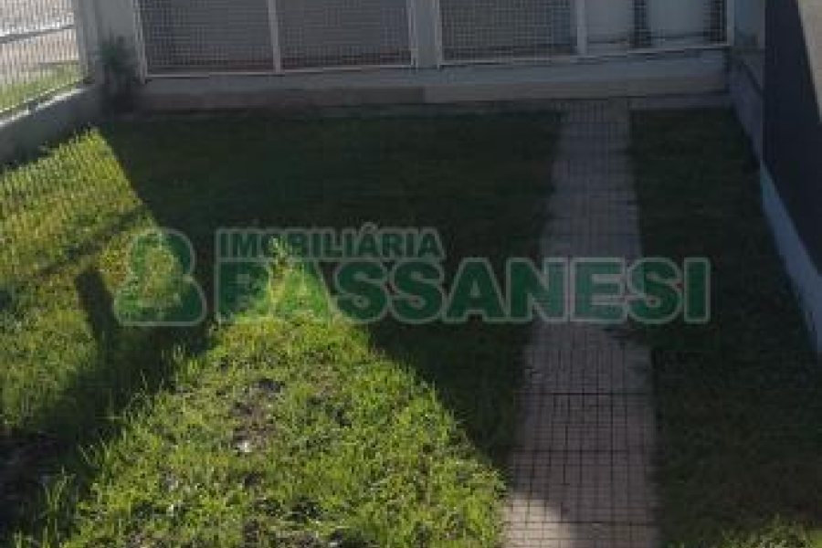 Apartamento com 63m², 2 dormitórios, 1 vaga, no bairro Madureira em Caxias do Sul para Comprar
