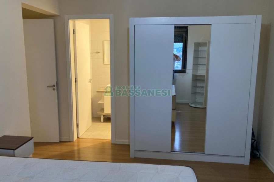 Apartamento com 83m², 2 dormitórios, 1 vaga, no bairro Villagio Iguatemi em Caxias do Sul para Comprar