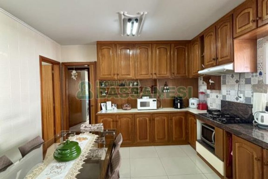 Apartamento com 124m², 3 dormitórios, 1 vaga, no bairro Rio Branco em Caxias do Sul para Comprar