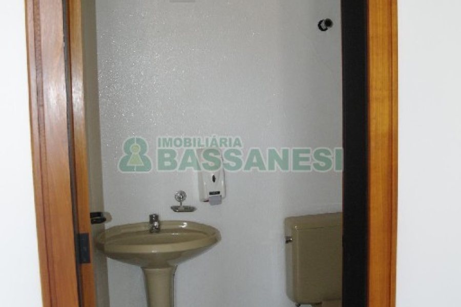 Sala com 42m², no bairro Centro em Caxias do Sul para Comprar