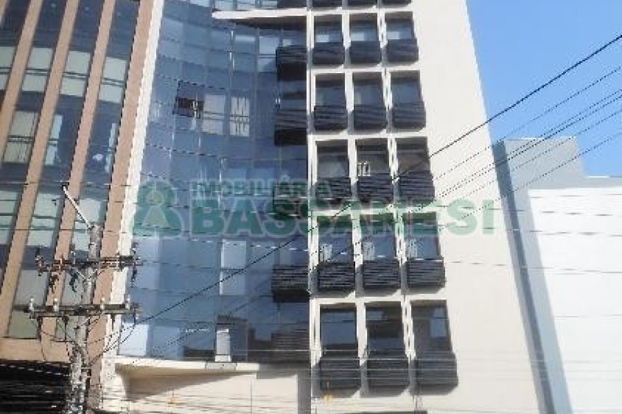 Sala com 42m², no bairro Centro em Caxias do Sul para Comprar