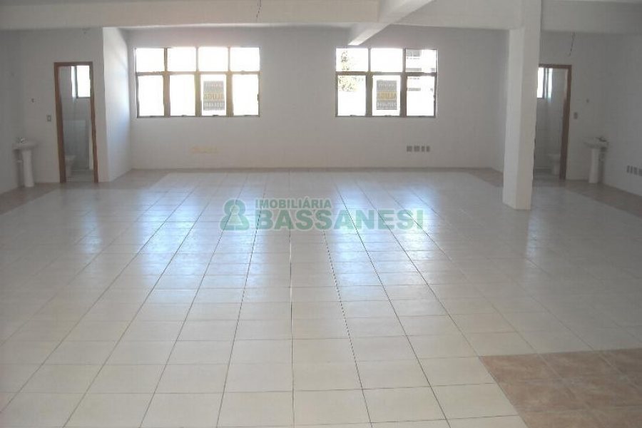 Sala com 150m², 1 vaga, no bairro Lourdes em Caxias do Sul para Alugar