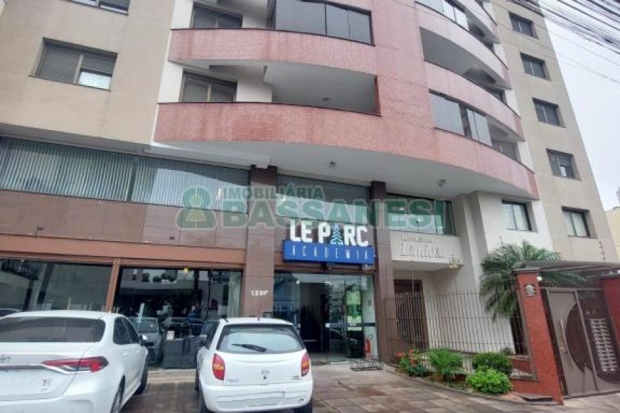 Apto Mobiliado com 92m², 2 dormitórios, 2 vagas, no bairro Centro em Caxias do Sul para Comprar