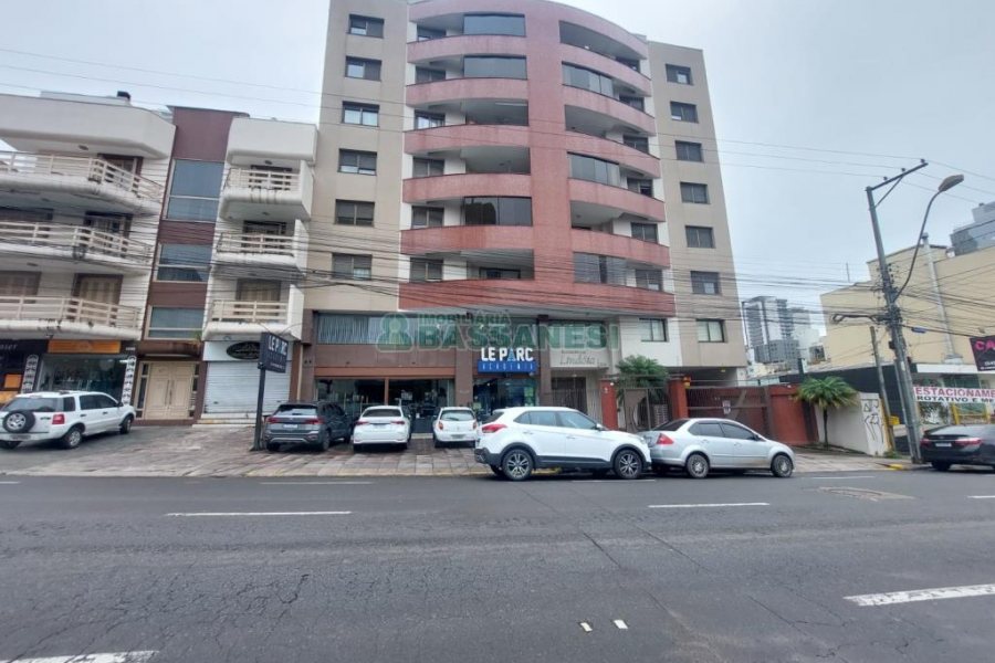 Apto Mobiliado com 92m², 2 dormitórios, 2 vagas, no bairro Centro em Caxias do Sul para Comprar