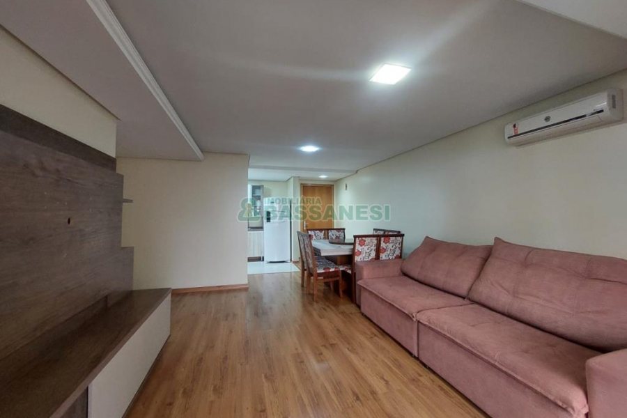Apto Mobiliado com 92m², 2 dormitórios, 2 vagas, no bairro Centro em Caxias do Sul para Comprar