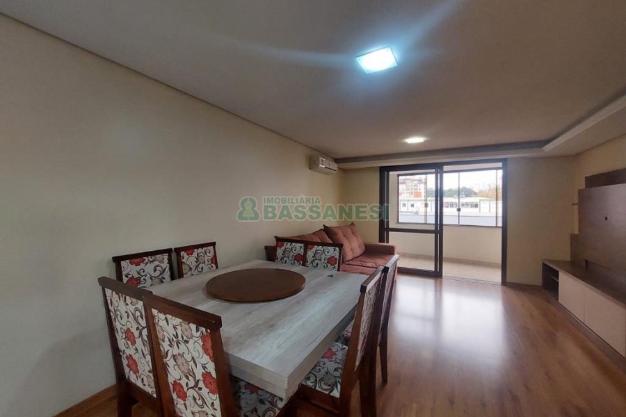 Apto Mobiliado com 92m², 2 dormitórios, 2 vagas, no bairro Centro em Caxias do Sul para Comprar