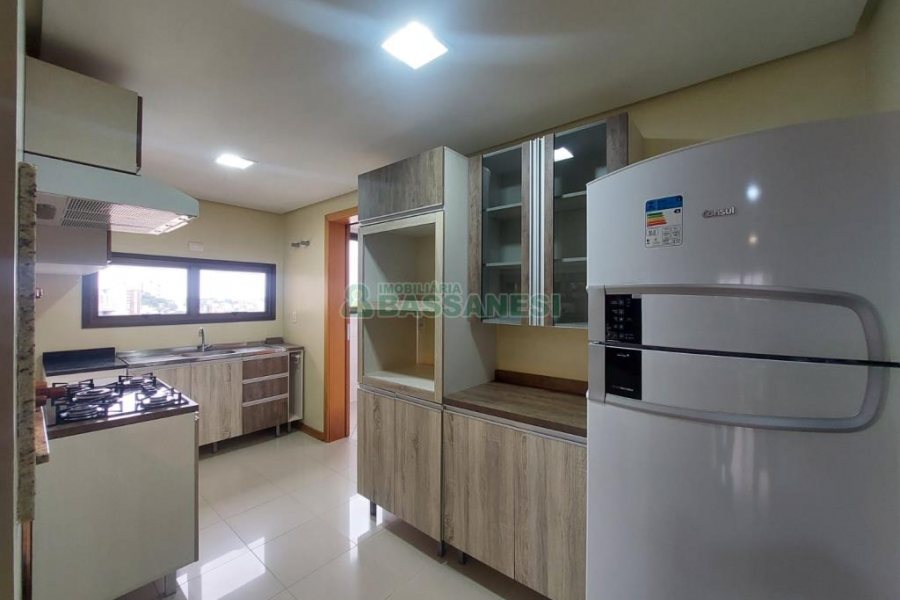 Apto Mobiliado com 92m², 2 dormitórios, 2 vagas, no bairro Centro em Caxias do Sul para Comprar