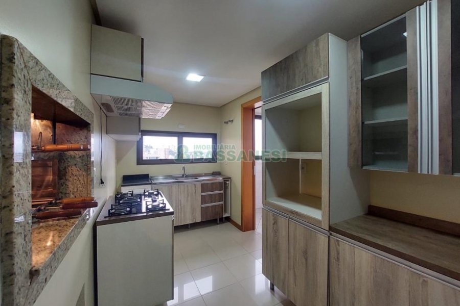 Apto Mobiliado com 92m², 2 dormitórios, 2 vagas, no bairro Centro em Caxias do Sul para Comprar