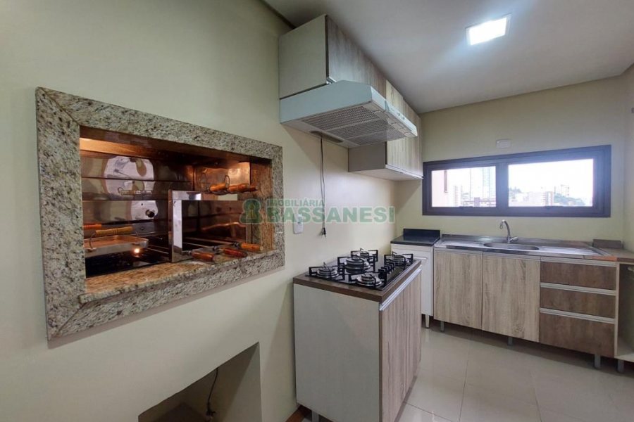 Apto Mobiliado com 92m², 2 dormitórios, 2 vagas, no bairro Centro em Caxias do Sul para Comprar