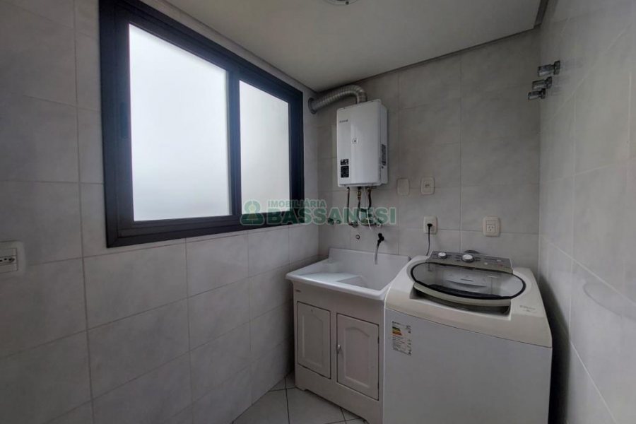 Apto Mobiliado com 92m², 2 dormitórios, 2 vagas, no bairro Centro em Caxias do Sul para Comprar