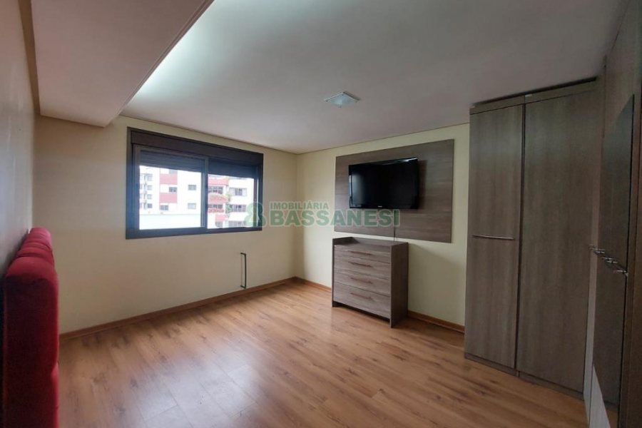 Apto Mobiliado com 92m², 2 dormitórios, 2 vagas, no bairro Centro em Caxias do Sul para Comprar