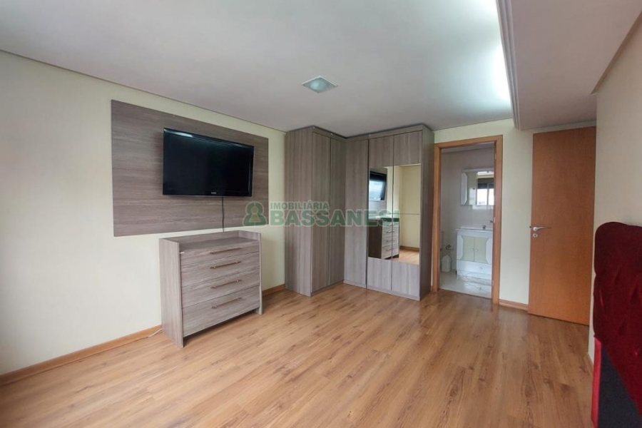 Apto Mobiliado com 92m², 2 dormitórios, 2 vagas, no bairro Centro em Caxias do Sul para Comprar