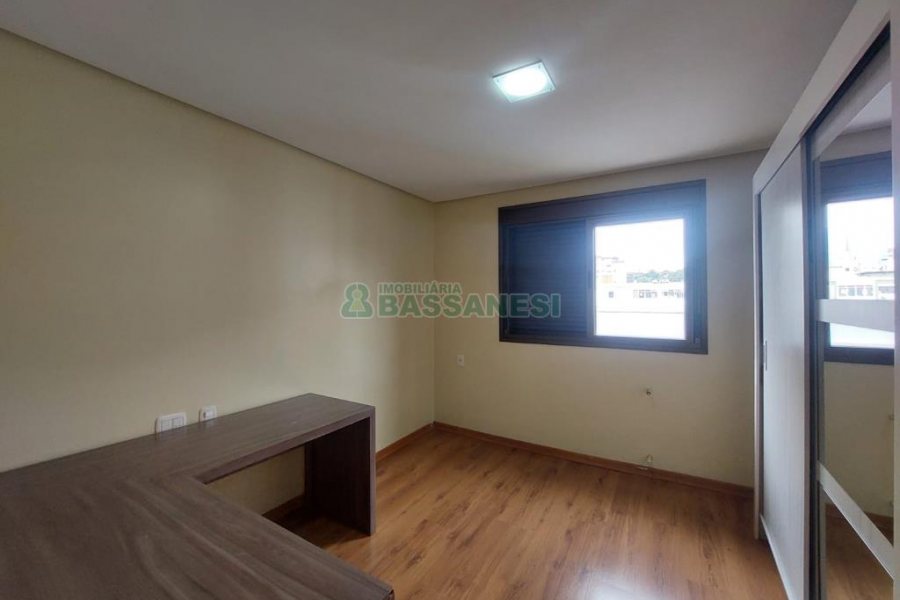 Apto Mobiliado com 92m², 2 dormitórios, 2 vagas, no bairro Centro em Caxias do Sul para Comprar