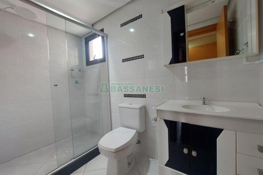 Apto Mobiliado com 92m², 2 dormitórios, 2 vagas, no bairro Centro em Caxias do Sul para Comprar