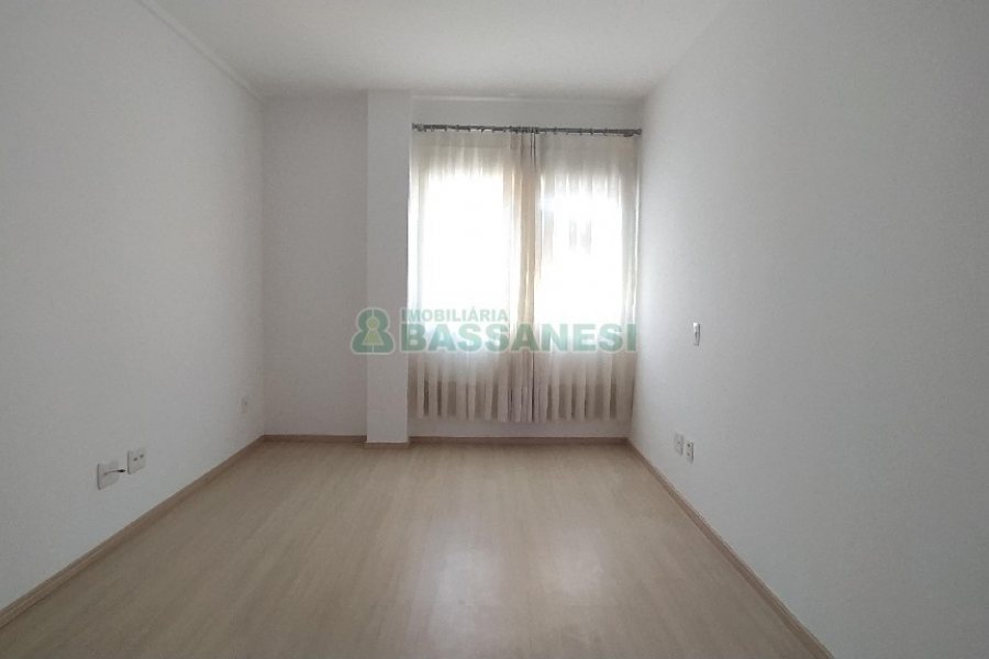 Apto Mobiliado com 55m², 1 dormitório, 1 vaga, no bairro Lourdes em Caxias do Sul para Alugar