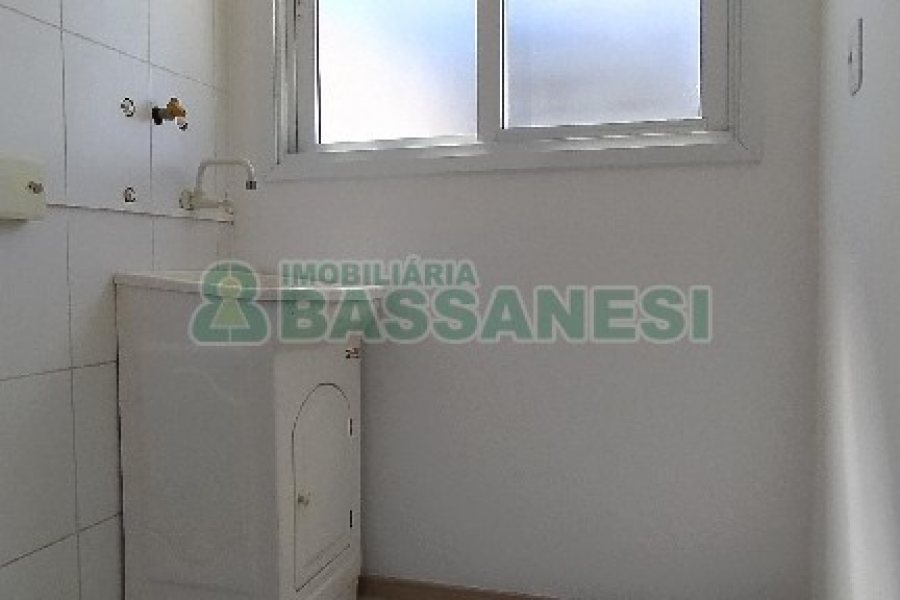 Apto Mobiliado com 55m², 1 dormitório, 1 vaga, no bairro Lourdes em Caxias do Sul para Alugar