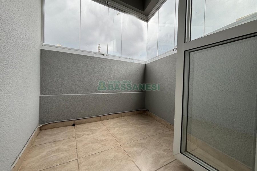 Apto Mobiliado com 55m², 1 dormitório, 2 vagas, no bairro Lourdes em Caxias do Sul para Alugar