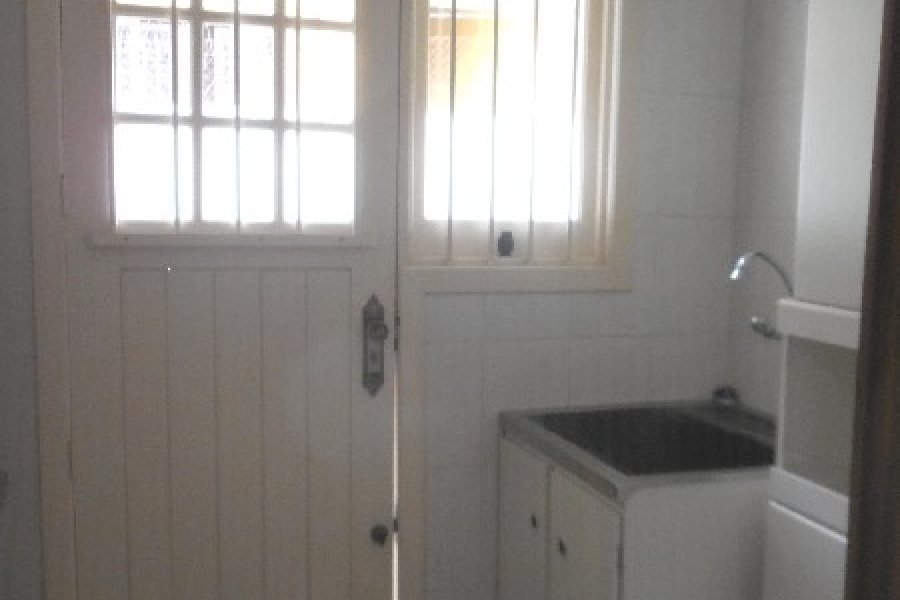 Casa com 250m², 3 dormitórios, 2 vagas, no bairro Petrópolis em Caxias do Sul para Alugar