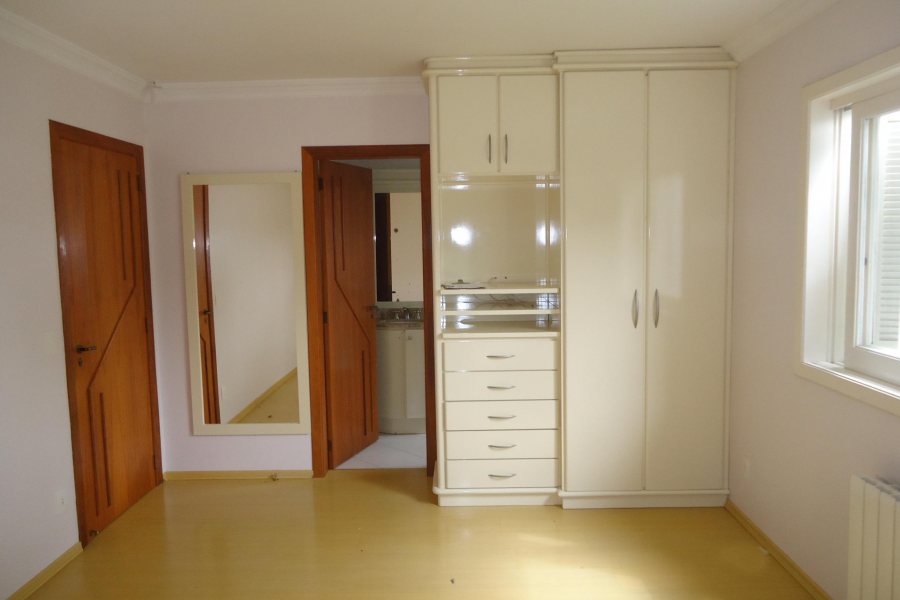 Casa com 250m², 3 dormitórios, 2 vagas, no bairro Petrópolis em Caxias do Sul para Alugar