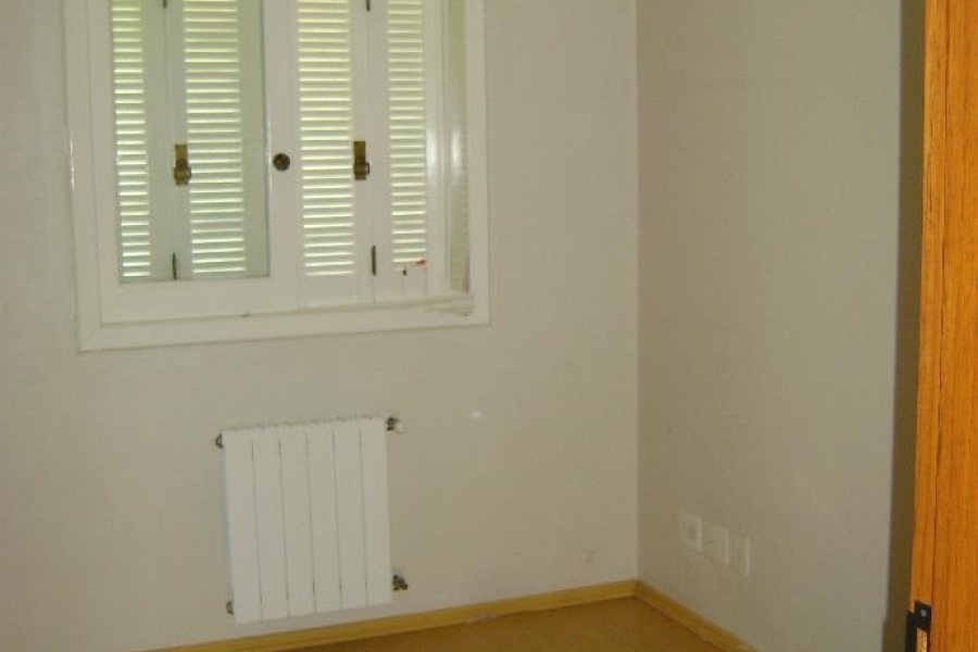 Casa com 250m², 3 dormitórios, 2 vagas, no bairro Petrópolis em Caxias do Sul para Alugar