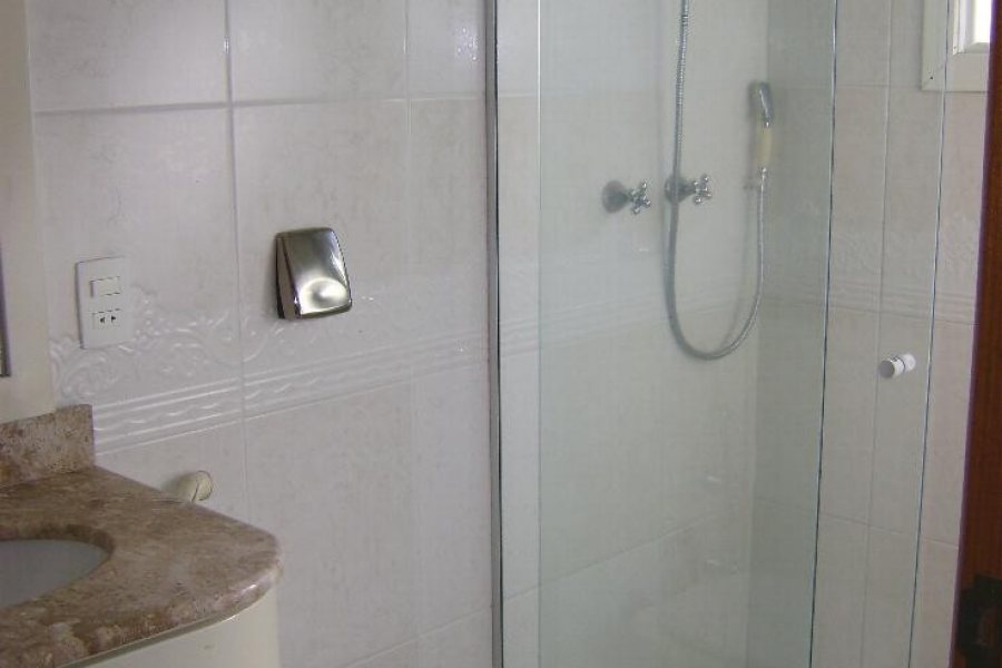 Casa com 250m², 3 dormitórios, 2 vagas, no bairro Petrópolis em Caxias do Sul para Alugar