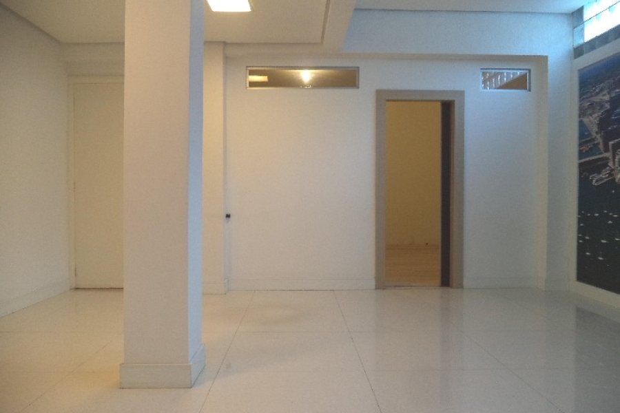 Sala com 160m², no bairro Centro em Caxias do Sul para Alugar