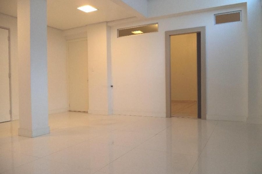 Sala com 160m², no bairro Centro em Caxias do Sul para Alugar