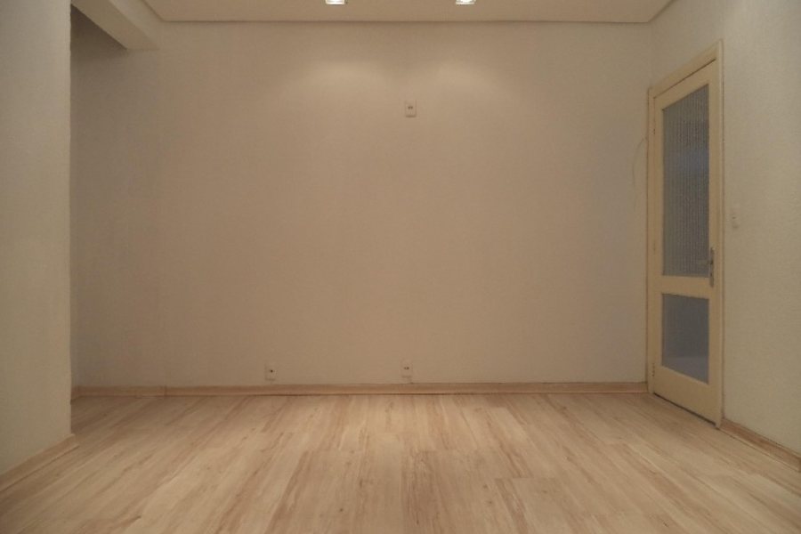 Sala com 160m², no bairro Centro em Caxias do Sul para Alugar